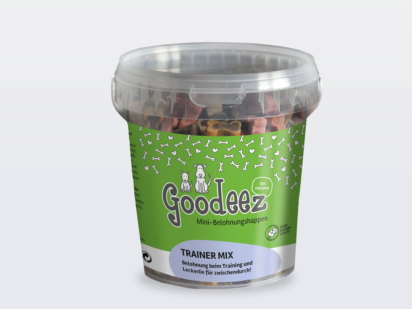 Der Goodeez Mini-Belohnungshappen Trainer Mix - 500g ist ein Plastikbecher mit sortierten Hundeleckerlis. Auf dem grünen Etikett mit Hunde- und Knochenmotiven steht, dass es sich um Ergänzungsfuttermittel für Hunde handelt, die sich ideal als Trainingsbelohnung eignen.