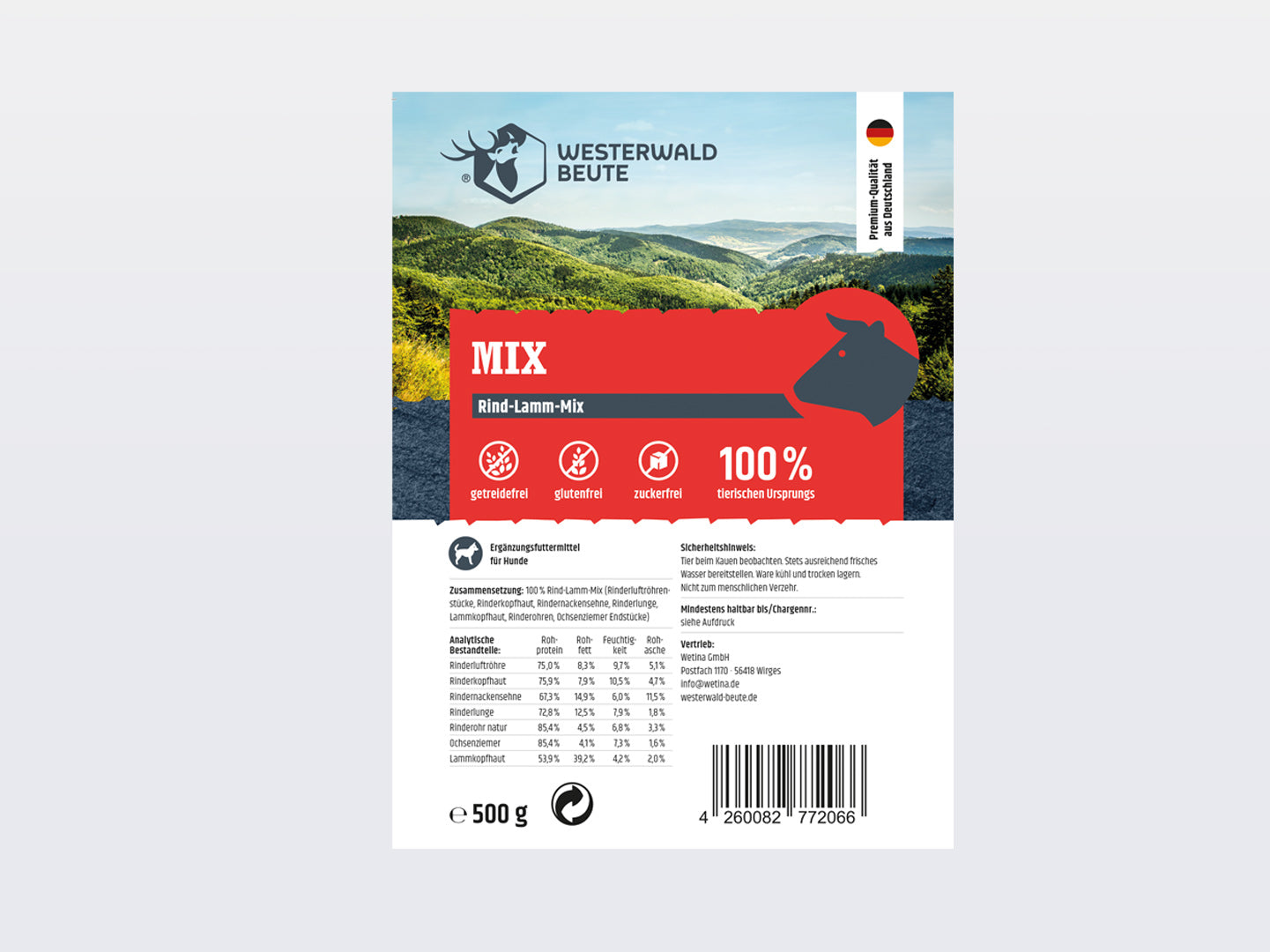 Produktetikett für Westerwald Beute's Beute Snack Mix - 500g Beutel, mit stilisiertem Hirsch-Logo, Landschaftshintergrund und Symbolen für Rind-, Lamm- und Wildfleisch (100% deutsch). Ideal für BARF-Fütterung und getrocknete Knabbereien.